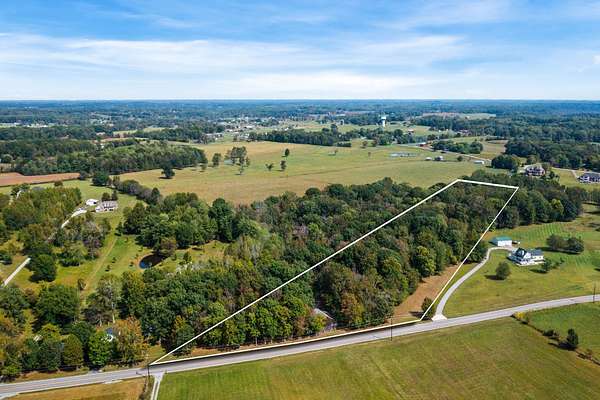 6.86 Acres of Residential Land for Sale in Cottontown, Tennessee