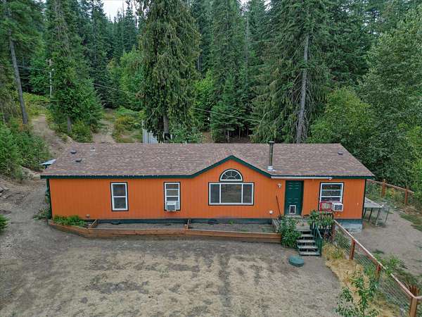 3.1 Acres of Residential Land with Home for Sale in Newman Lake, Washington