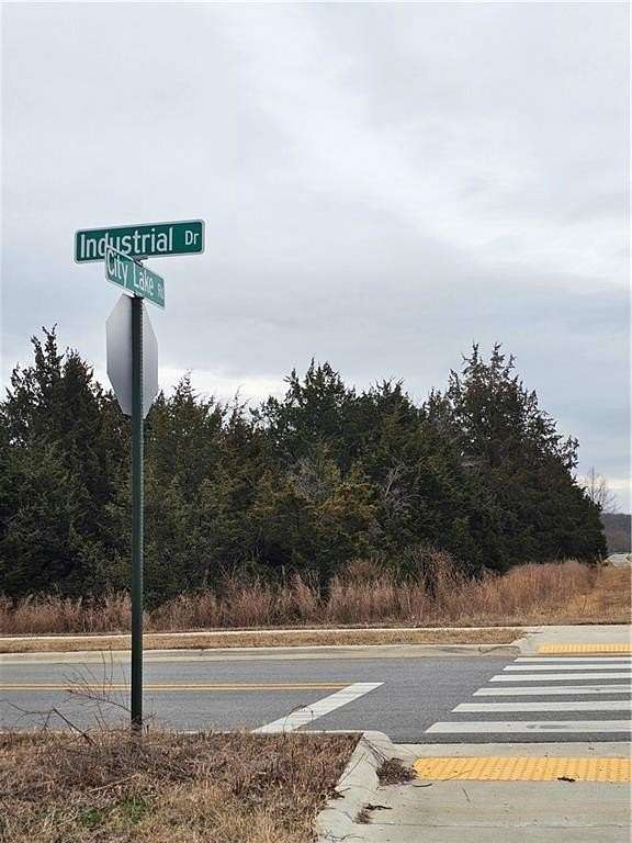 2.86 Acres of Commercial Land for Sale in Fayetteville, Arkansas