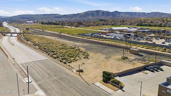 1 Acre of Commercial Land for Sale in Palmdale, California