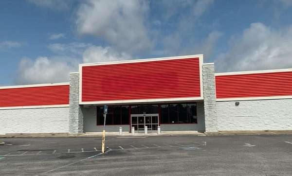 1.85 Acres of Improved Commercial Land for Sale in Waycross, Georgia