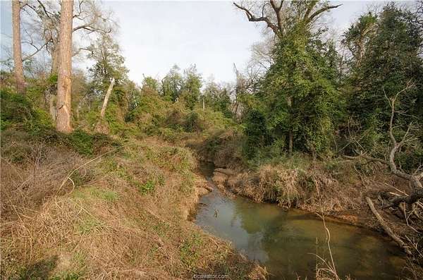 13.5 Acres of Land with Home for Sale in Marquez, Texas