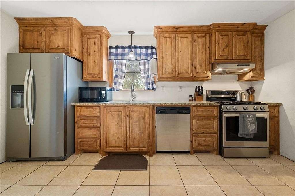 19.8 Acres of Land with Home for Sale in Mexia, Texas