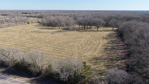 25.9 Acres of Recreational Land for Sale in Paris, Texas