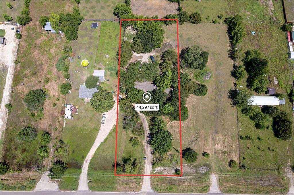 1 Acre of Land for Sale in Alvarado, Texas