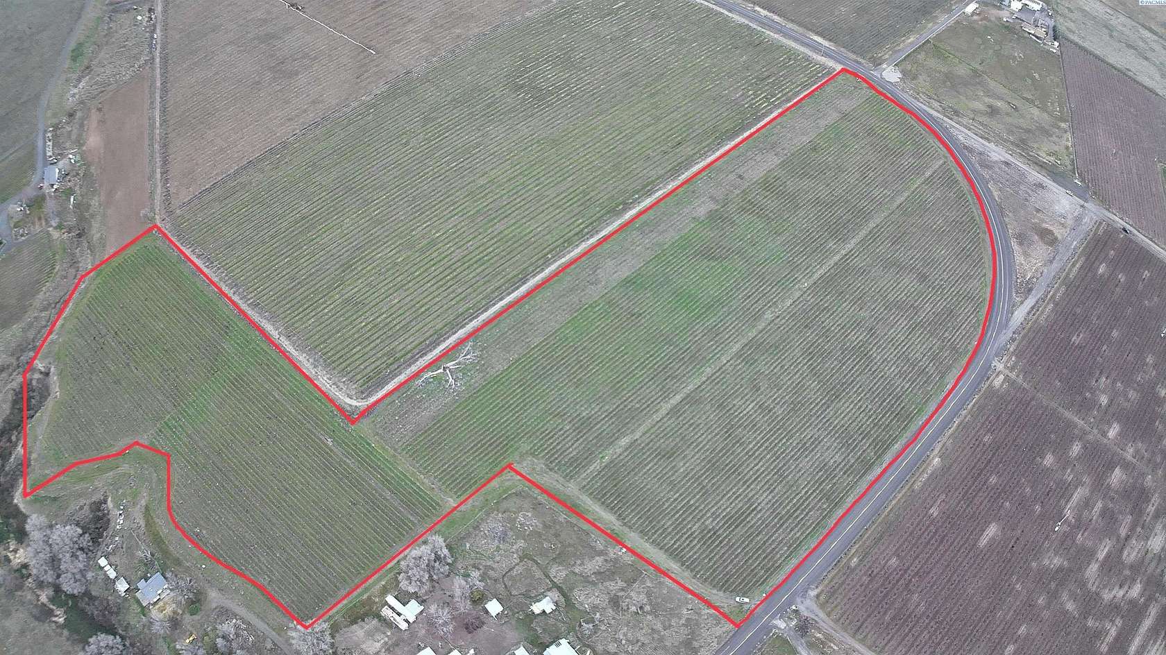 25 Acres of Agricultural Land for Sale in Benton City, Washington