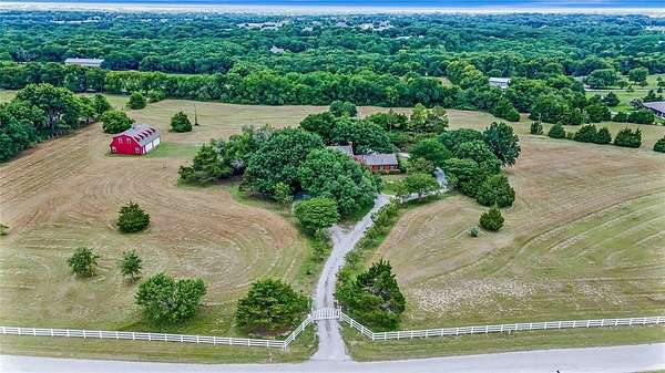 13.3 Acres of Land with Home for Sale in Lucas, Texas