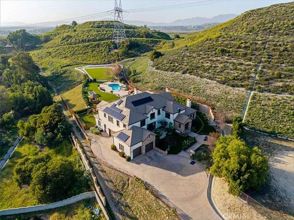 4.62 Acres of Land with Home for Lease in Sunland, California