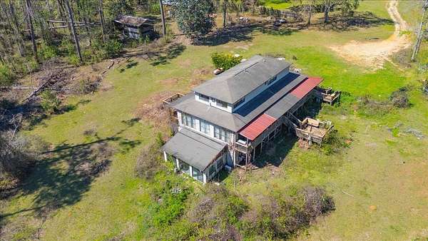 5 Acres of Residential Land with Home for Sale in Tallahassee, Florida