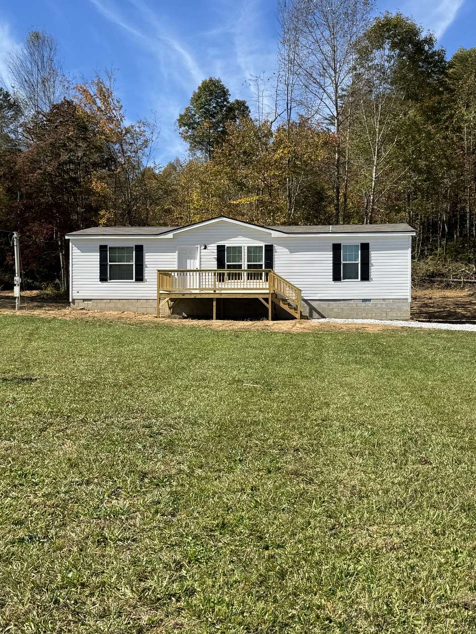 5.18 Acres of Residential Land with Home for Sale in Monterey, Tennessee