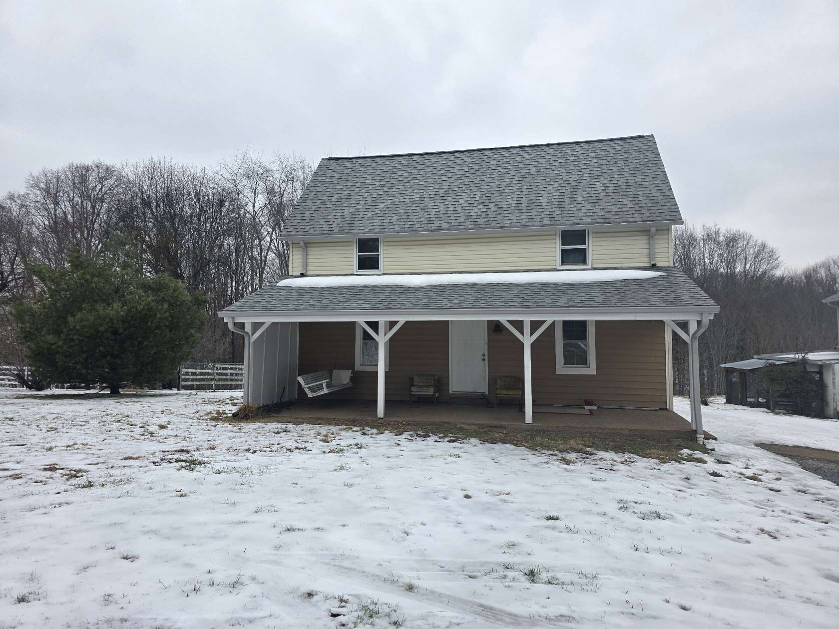 1.84 Acres of Residential Land with Home for Sale in Greenbrier, Tennessee