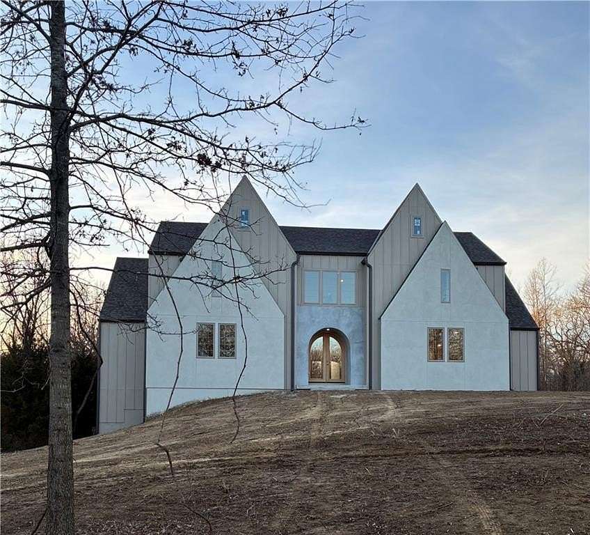 10.4 Acres of Land with Home for Sale in Independence, Missouri