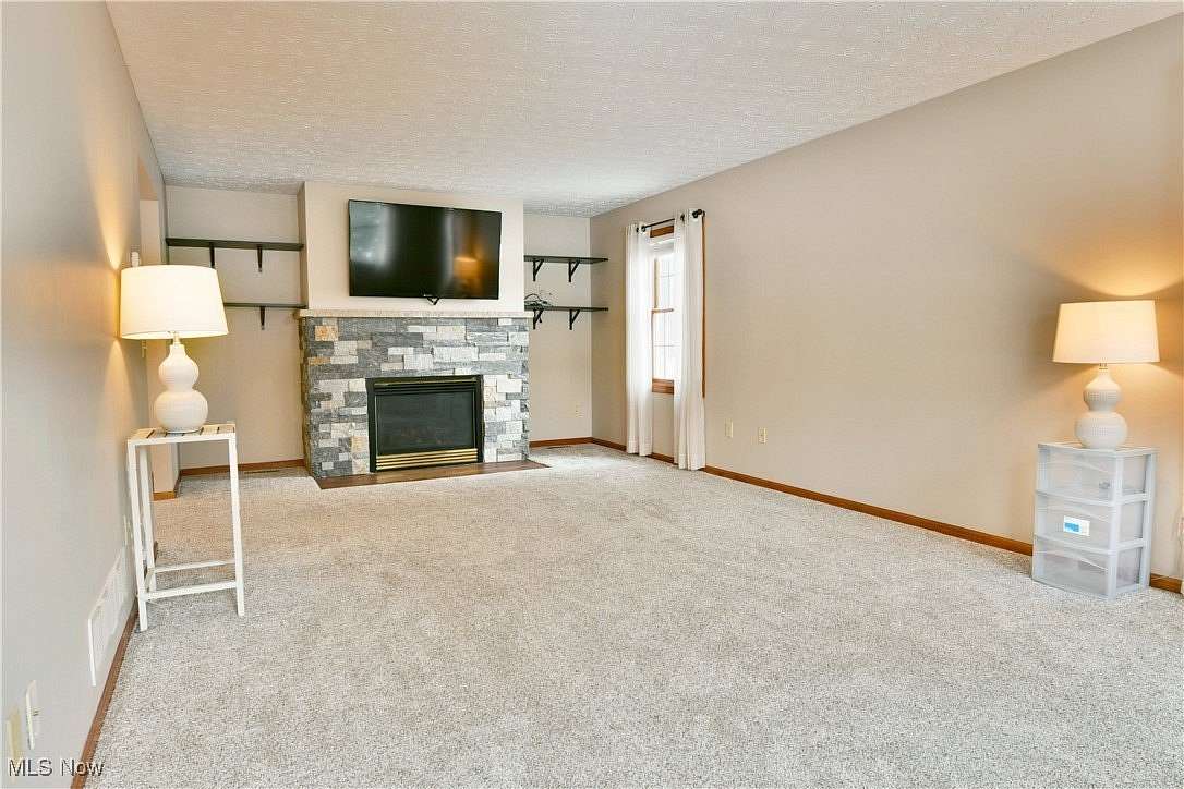 14.2 Acres of Land with Home for Sale in Warren, Ohio