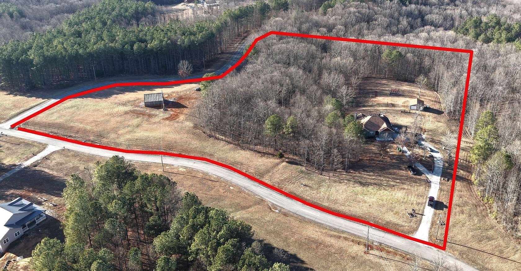 11.9 Acres of Land with Home for Sale in South Pittsburg, Tennessee