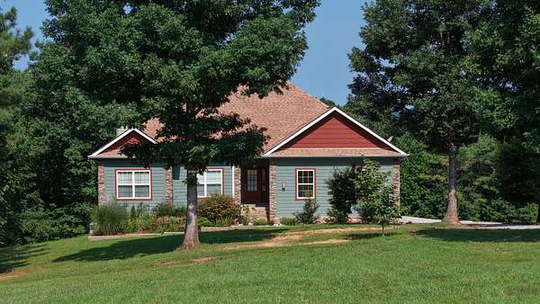 11.9 Acres of Land with Home for Sale in South Pittsburg, Tennessee