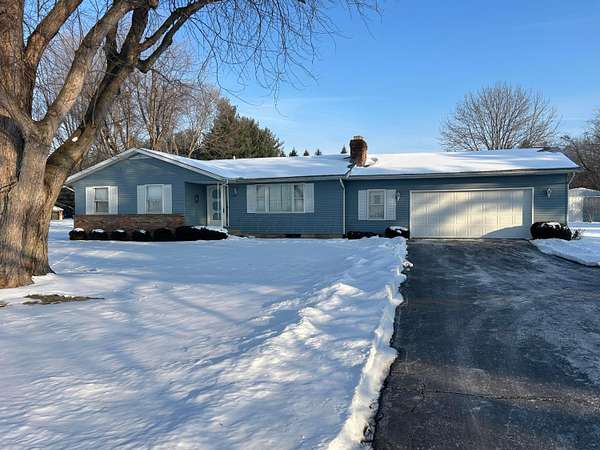 1.64 Acres of Residential Land with Home for Sale in Canal Winchester, Ohio