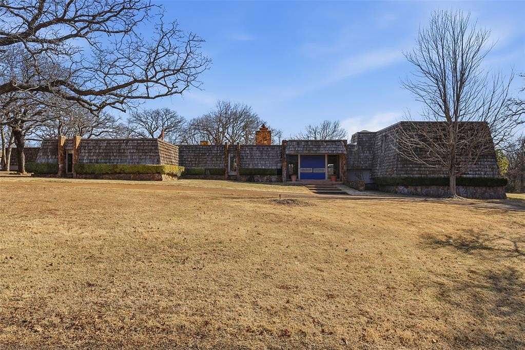 2 Acres of Residential Land with Home for Sale in Edmond, Oklahoma