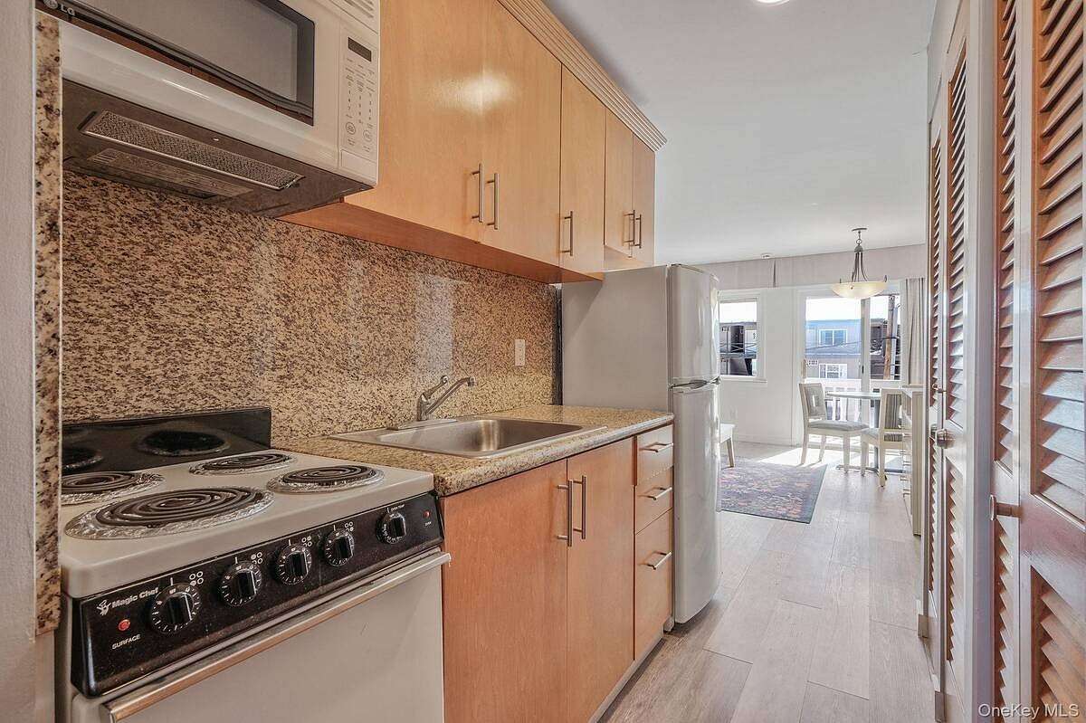 1.18 Acres of Residential Land with Home for Sale in Montauk, New York