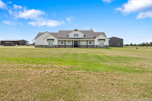 4 Acres of Residential Land with Home for Sale in Hempstead, Texas