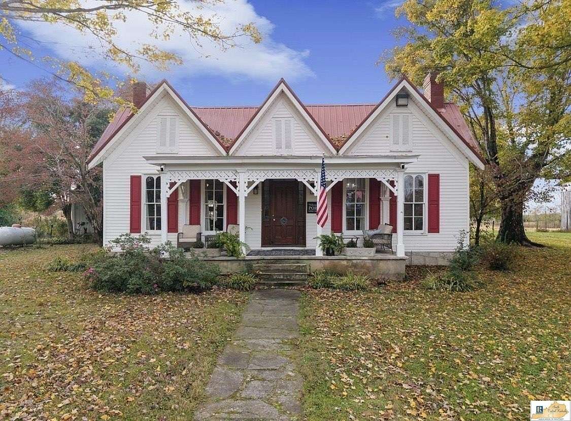 3.78 Acres of Residential Land with Home for Sale in Horse Cave, Kentucky