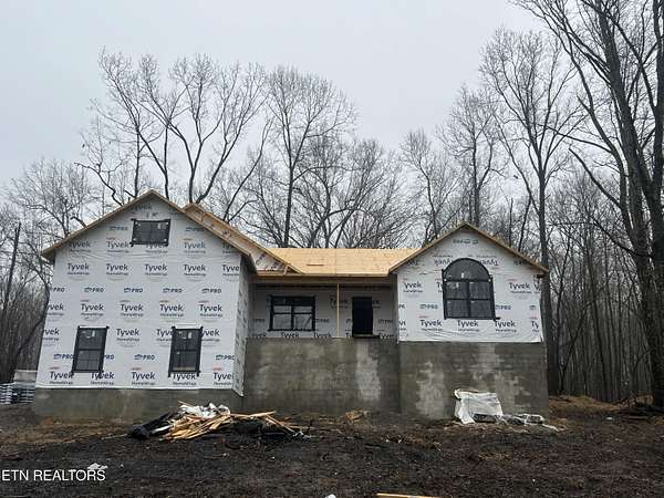 4 Acres of Residential Land with Home for Sale in Monterey, Tennessee