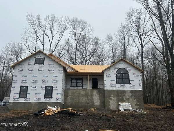 4 Acres of Land with Home for Sale in Monterey, Tennessee