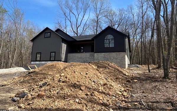 4 Acres of Land with Home for Sale in Monterey, Tennessee