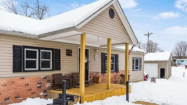 5 Acres of Residential Land with Home for Sale in Zanesville, Ohio