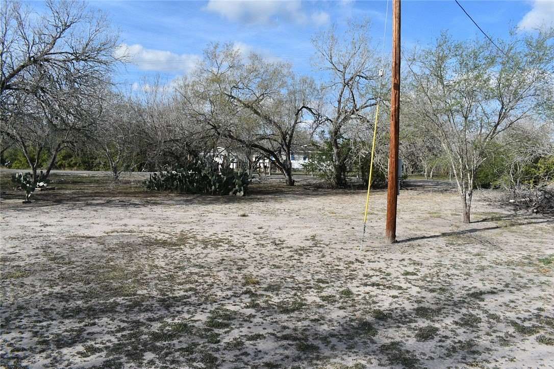 1 Acre of Land for Sale in Orange Grove, Texas