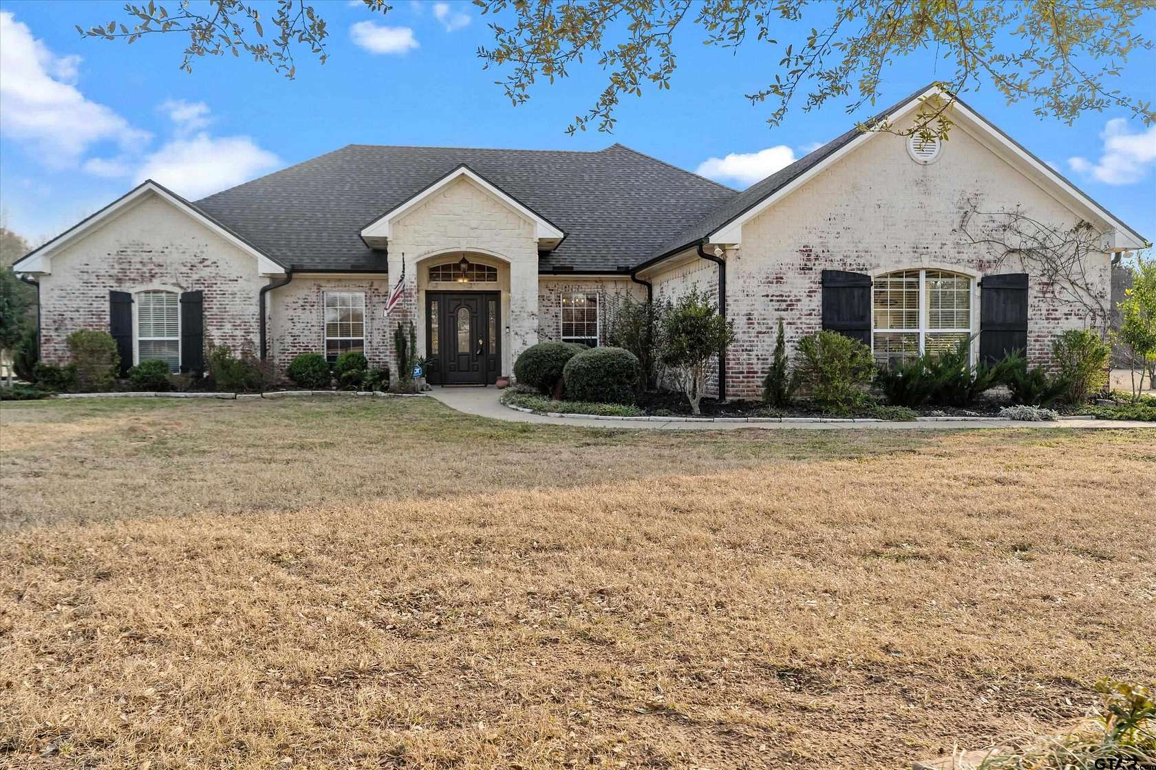 5 Acres of Residential Land with Home for Sale in Mineola, Texas