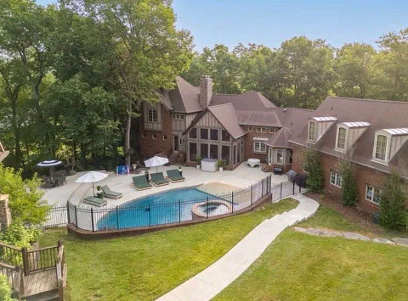 6.65 Acres of Residential Land with Home for Sale in Franklin, Tennessee