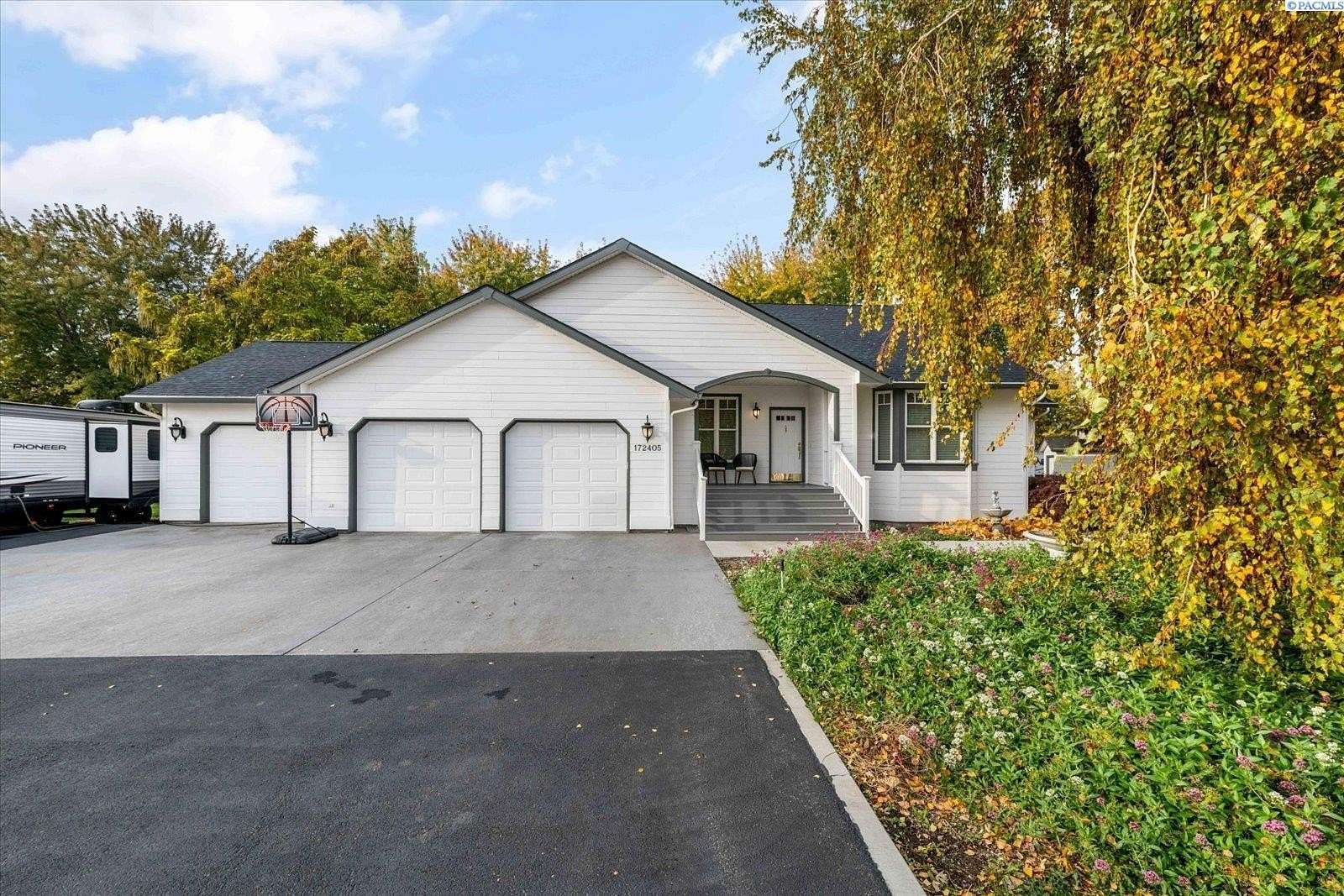 5.1 Acres of Residential Land with Home for Sale in Prosser, Washington