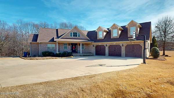 5 Acres of Residential Land with Home for Sale in Dyersburg, Tennessee