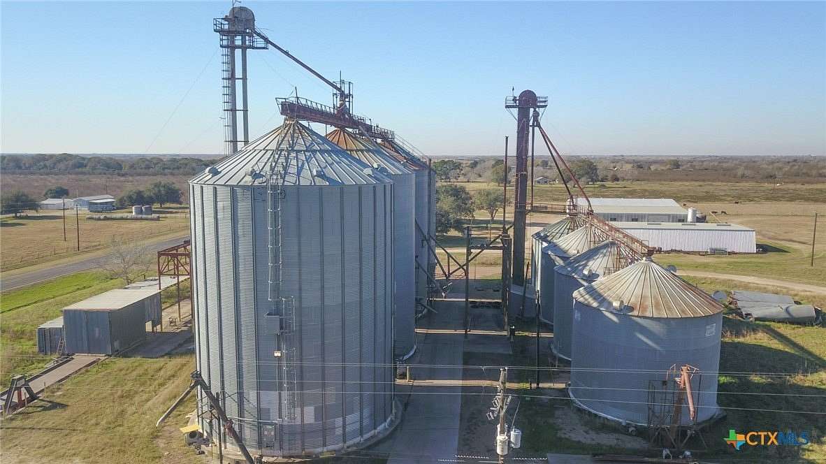 9 Acres of Improved Commercial Land for Sale in Inez, Texas