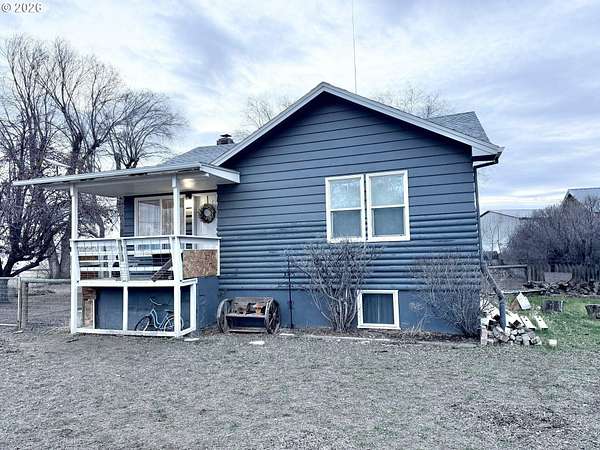 52 Acres of Agricultural Land with Home for Sale in Madras, Oregon