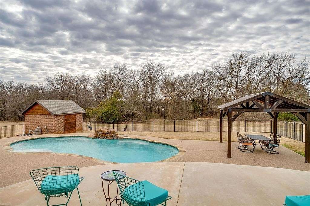 2.13 Acres of Land with Home for Sale in Granbury, Texas