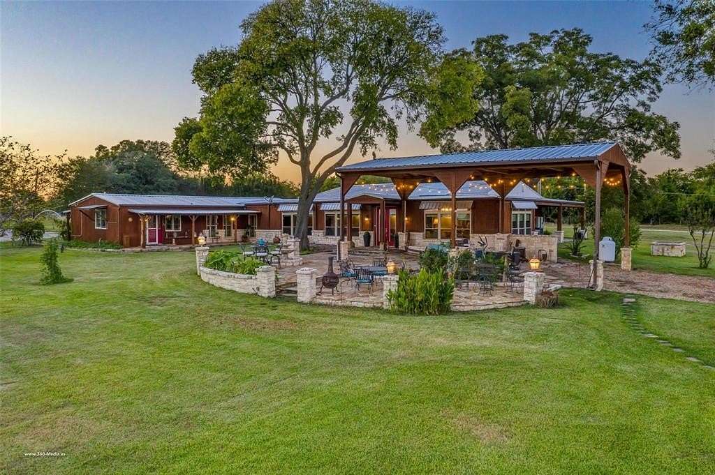 9 Acres of Residential Land with Home for Lease in Royse City, Texas