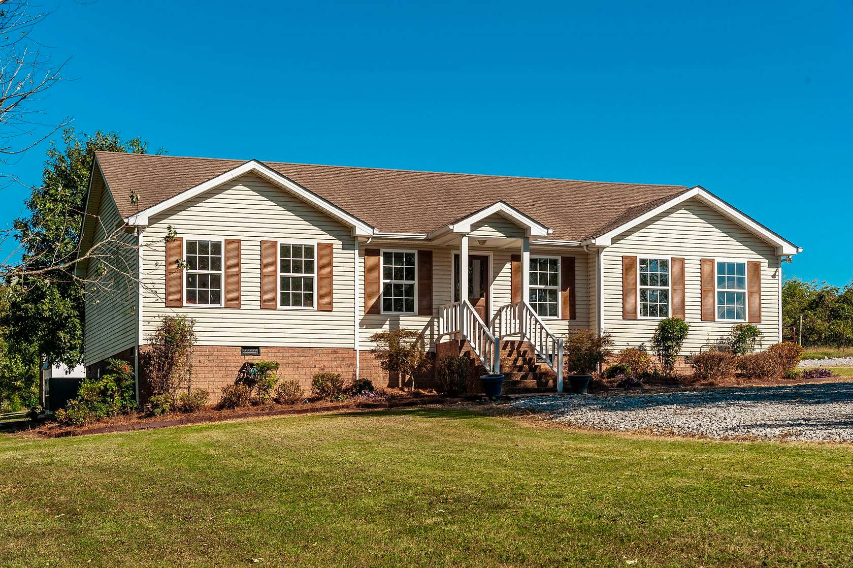 5.86 Acres of Residential Land with Home for Sale in Castalian Springs, Tennessee