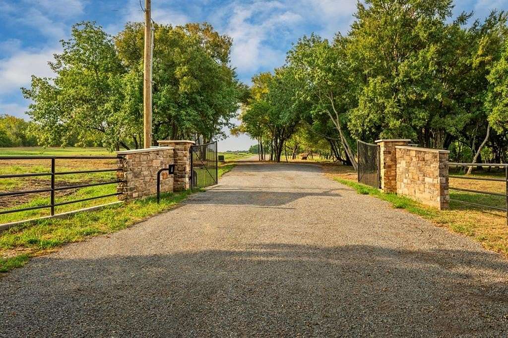 10 Acres of Residential Land for Sale in Denison, Texas