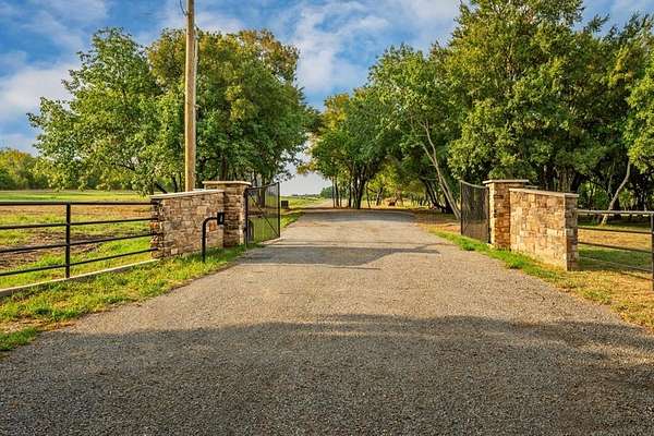 10 Acres of Residential Land for Sale in Denison, Texas