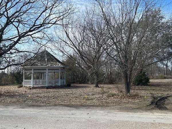 0.81 Acres of Residential Land for Sale in Whitewright, Texas