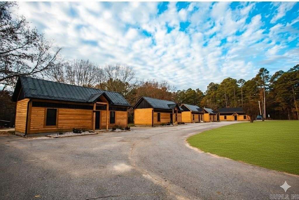 3 Acres of Improved Mixed-Use Land for Sale in Bismarck, Arkansas