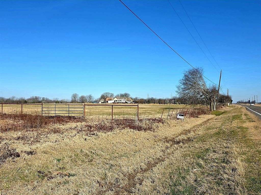10 Acres of Land for Sale in Wills Point, Texas