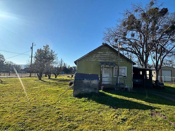1.52 Acres of Residential Land with Home for Sale in Central Point, Oregon