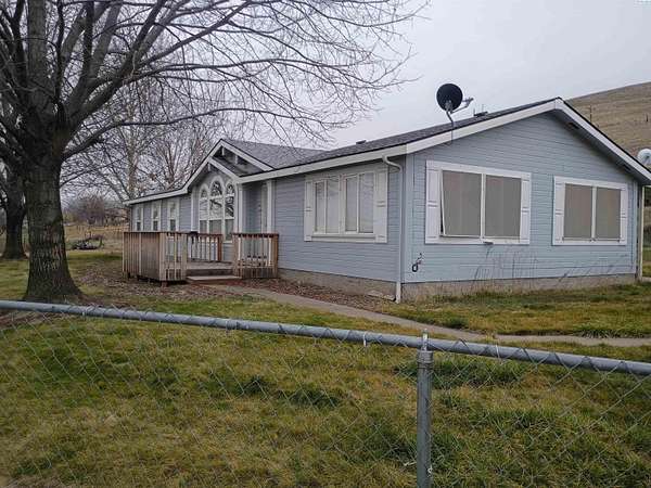 6 Acres of Residential Land with Home for Sale in Prosser, Washington