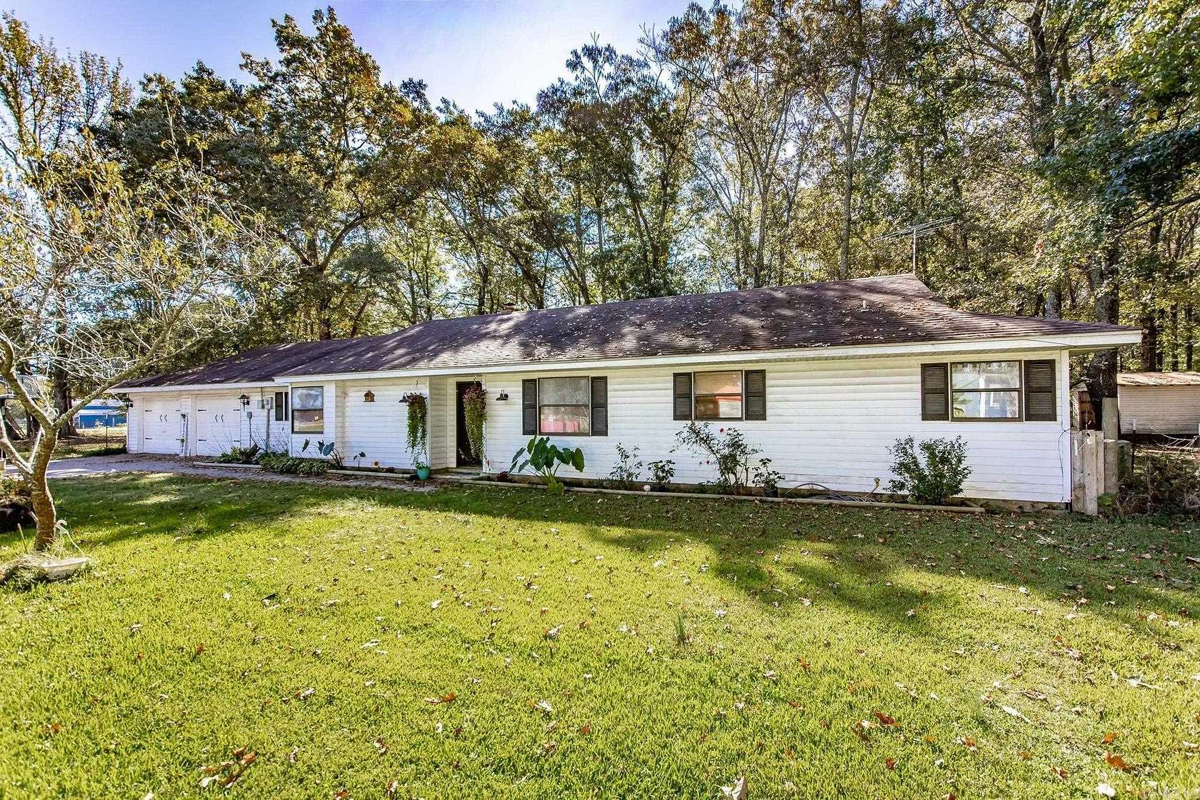 3.16 Acres of Residential Land with Home for Sale in El Paso, Arkansas