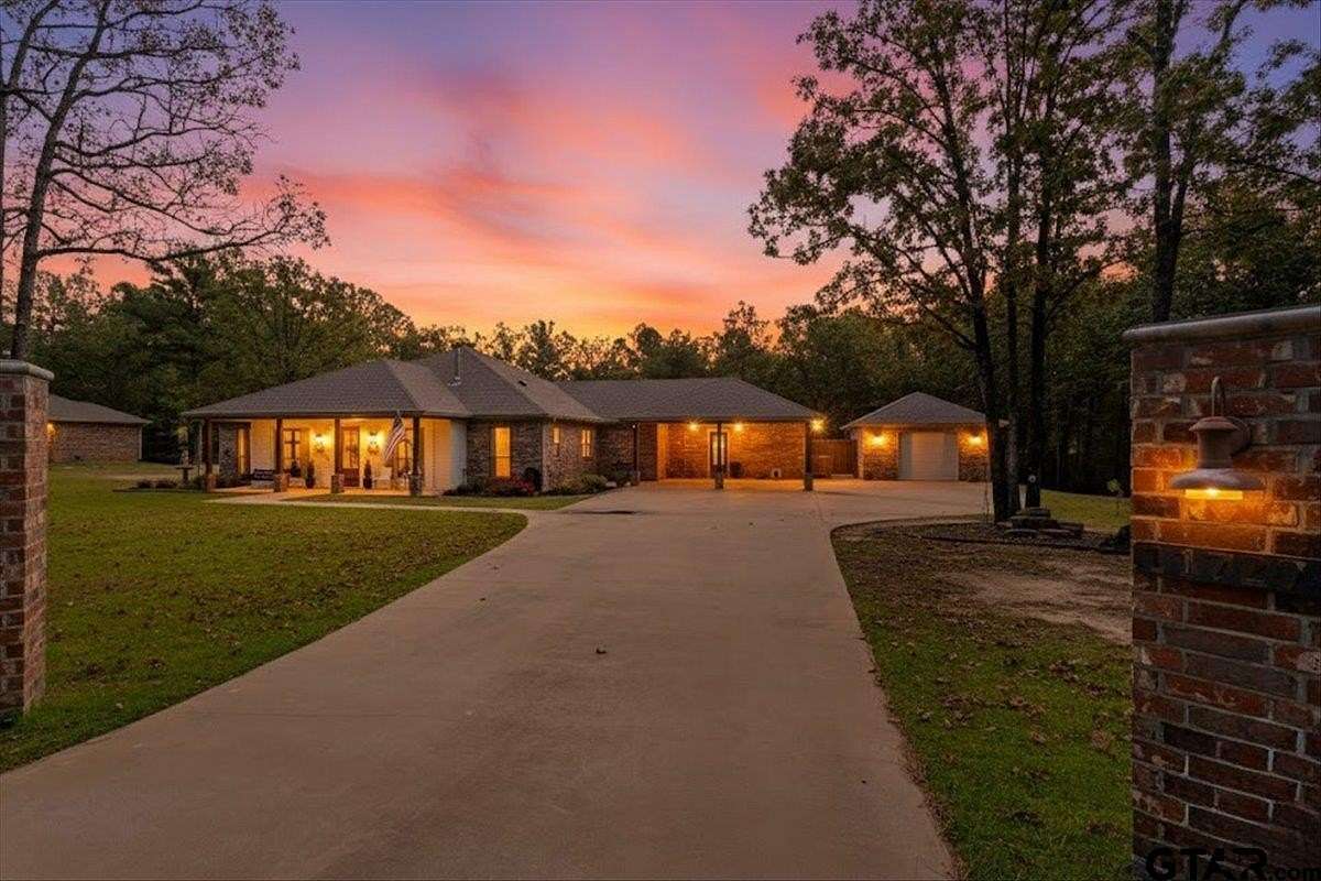 2.88 Acres of Residential Land with Home for Sale in Tyler, Texas