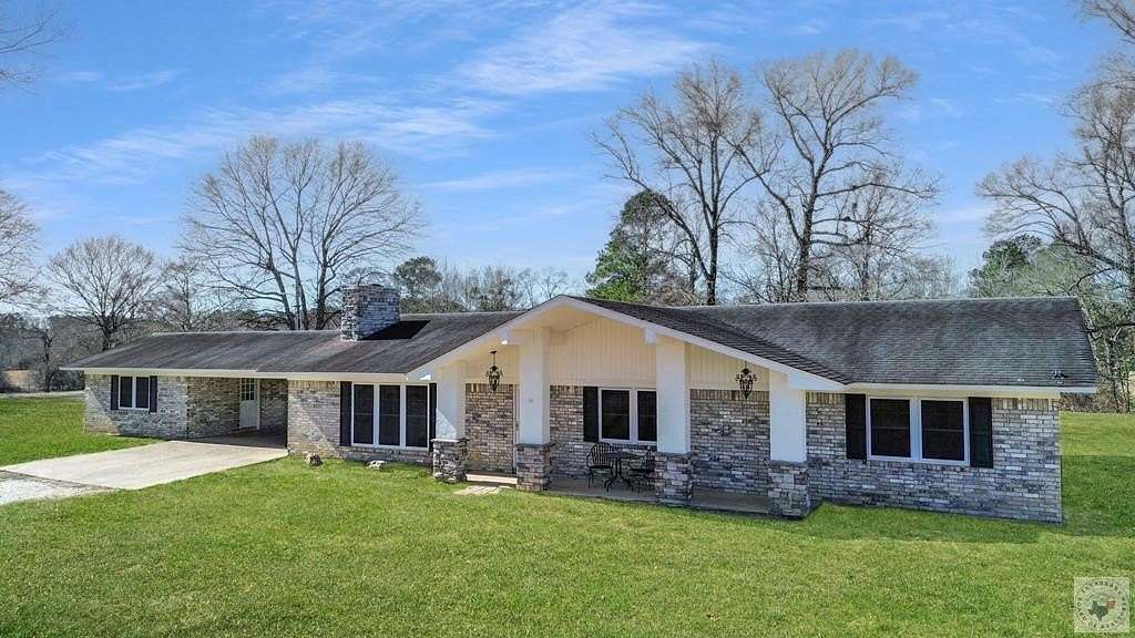 5 Acres of Residential Land with Home for Sale in Fouke, Arkansas