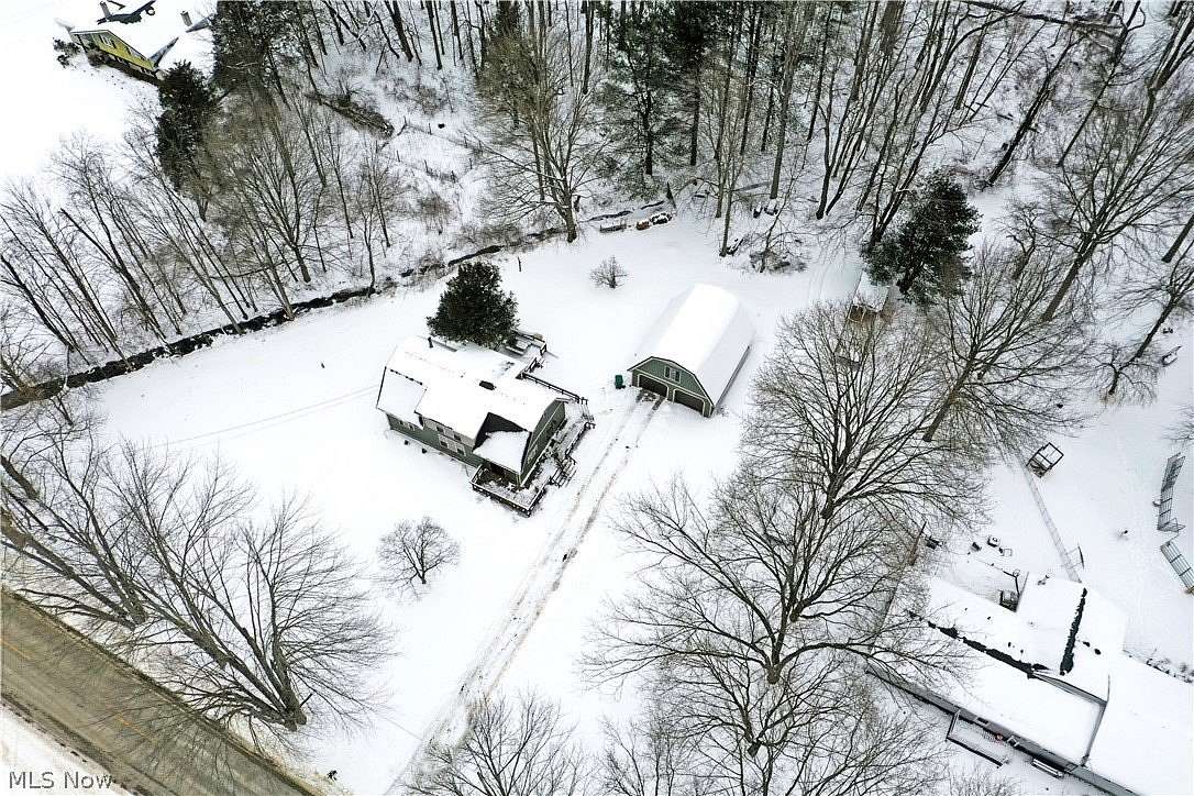 4.78 Acres of Residential Land with Home for Sale in Leavittsburg, Ohio