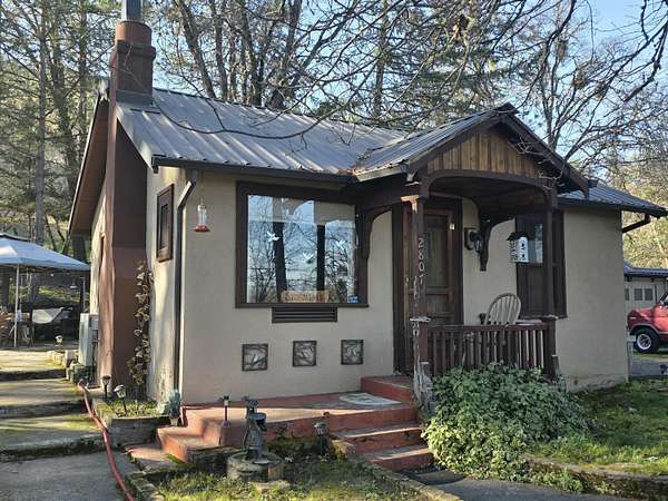 1 Acre of Residential Land with Home for Sale in Medford, Oregon